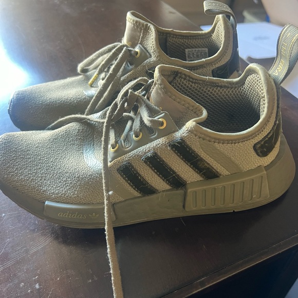 Addias - Picture 3 of 4